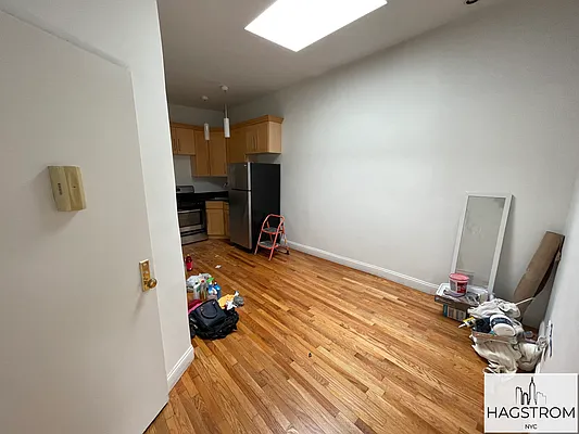 Rented by Hagstrom Management Inc | media 4