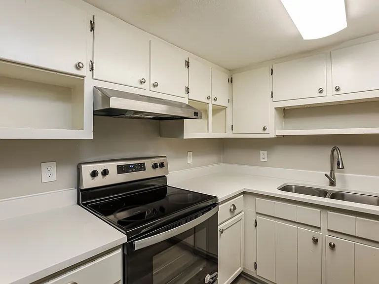 1398 Lakeview Pkwy — Photo 7