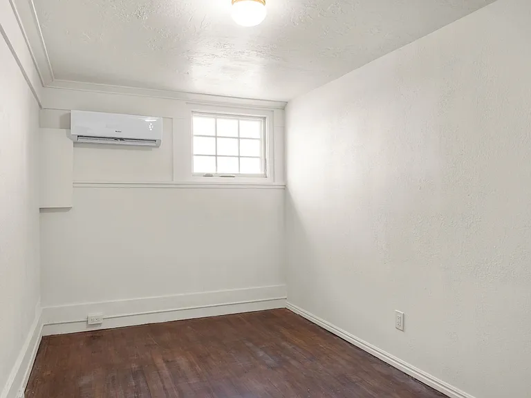 2480 Van Buren Ave — Photo 17