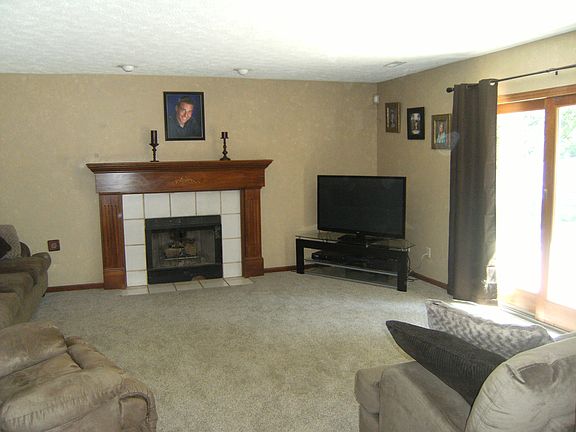 5th image of 636 Frana Clara St