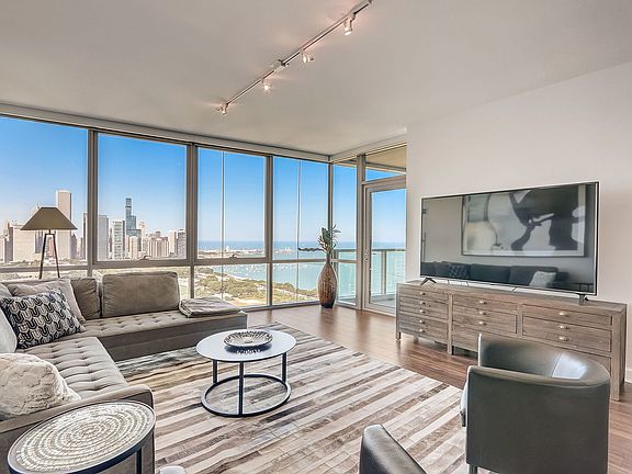 3rd image of 1201 S Prairie Ave #3902