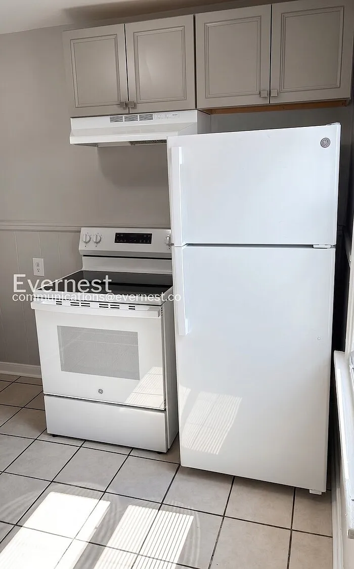2 bed, 1.0 bath, 720 sqft, $1,445 — Photo 2