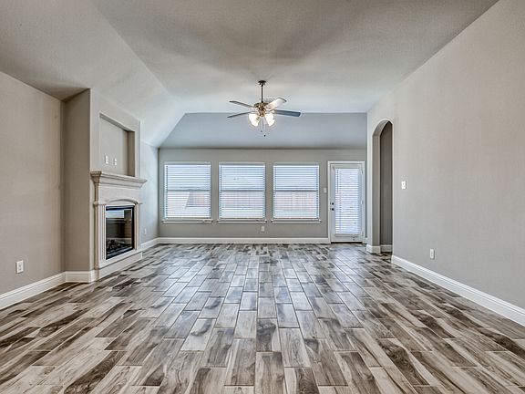 5th image of 207 Gardenia Dr