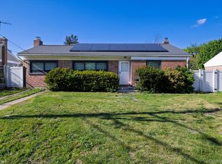 69 W 22nd St, Huntington Station, NY 11746