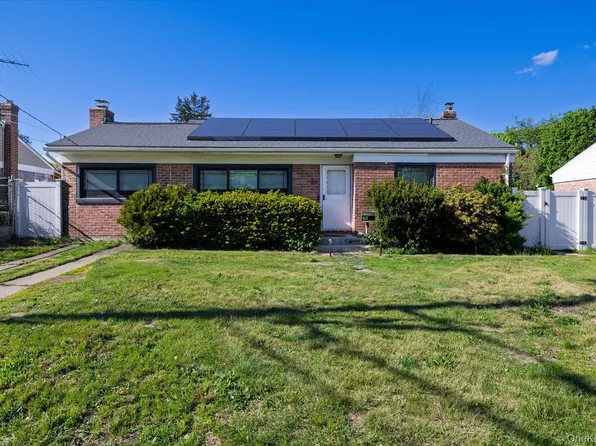 69 W 22nd Street, Huntington Station, NY 11746