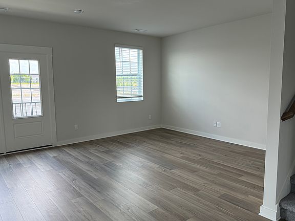 5th image of 508 Hinton St
