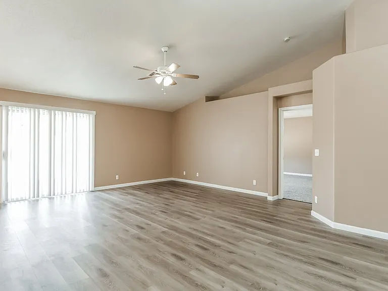 527 N Bailey Cir — Photo 6