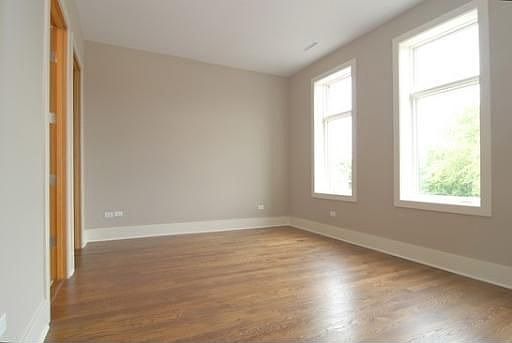 4th image of 1740 W Cornelia Ave #201