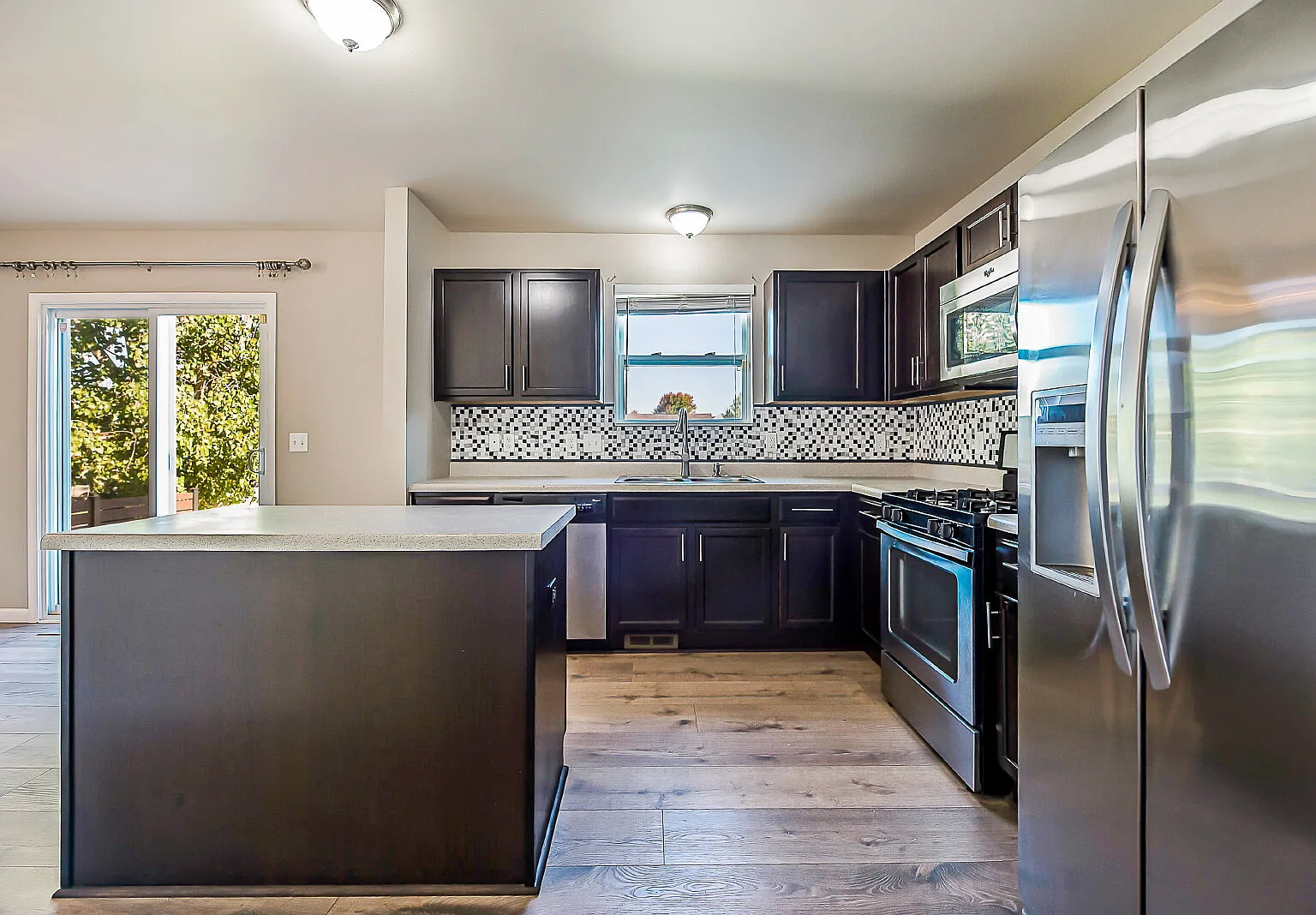 3 bed, 2.5 bath, 1821 sqft, $3,000 — Photo 3