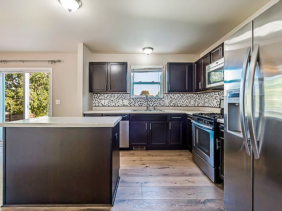 3rd image of 8401 Walnut Hl