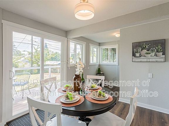 4th image of 3821 E I St