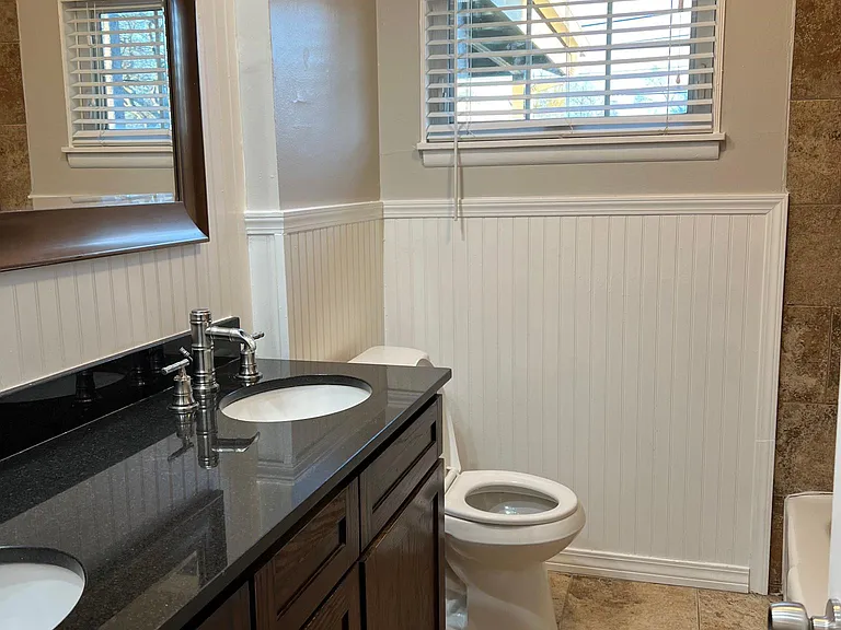 2544 W Fairview St — Photo 8