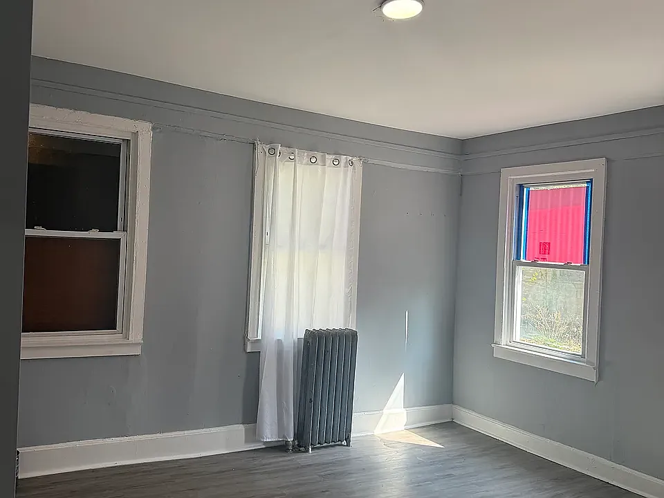 4 bed, 1200 sqft, $2,149 — Photo 2