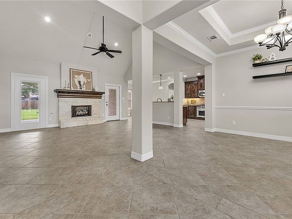 2nd image of 8403 Justin Ave