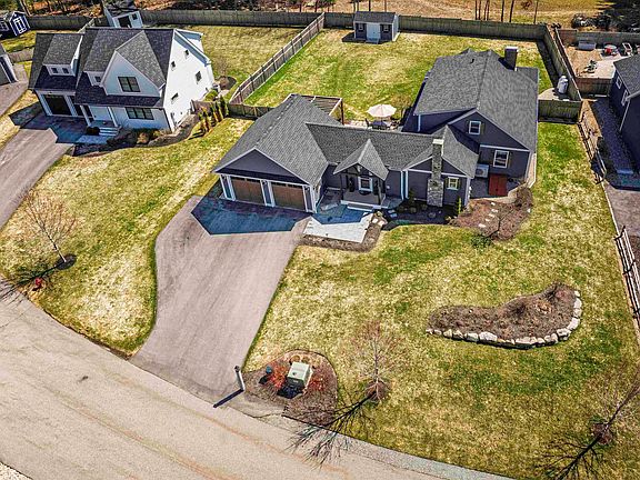 3rd image of 17 Beaumont Drive
