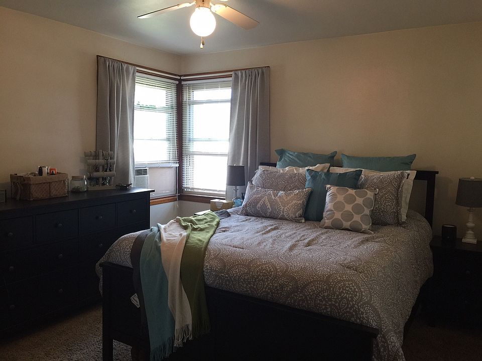 1st image of 217-219 W Pierre Ln