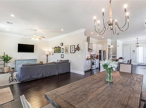 3rd image of 5214 Cartier Ave