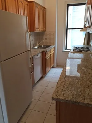 Sold by Luxus Manhattan Realty | media 32