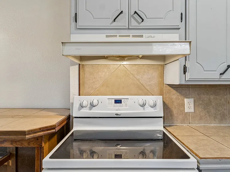 3401 E Noble Dr — Photo 13