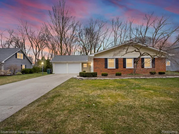 2501 Waltham Dr, Troy, MI 48085