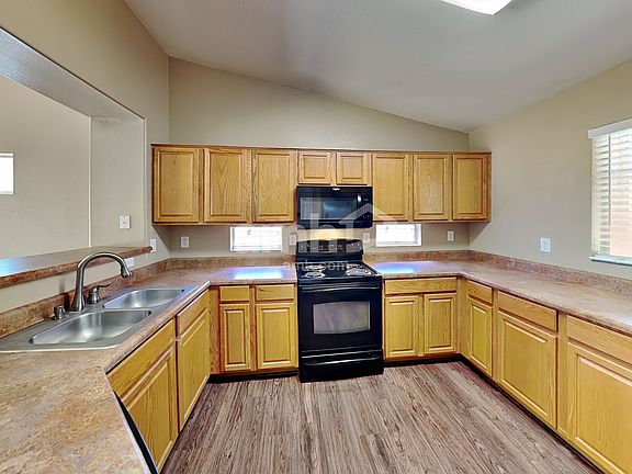 3rd image of 2653 W Sunset Way