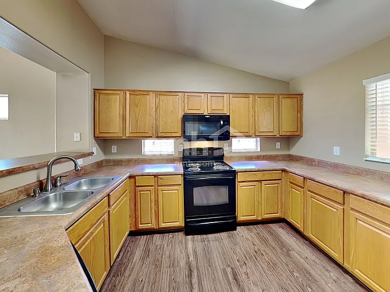 2653 W Sunset Way — Photo 3