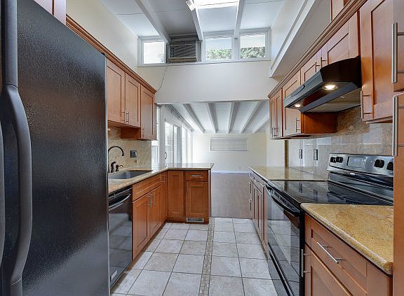 4th image of 3430 Mauricia Ave