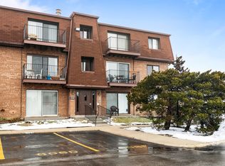 606 Cobblestone Cir UNIT D, Glenview, IL 60025