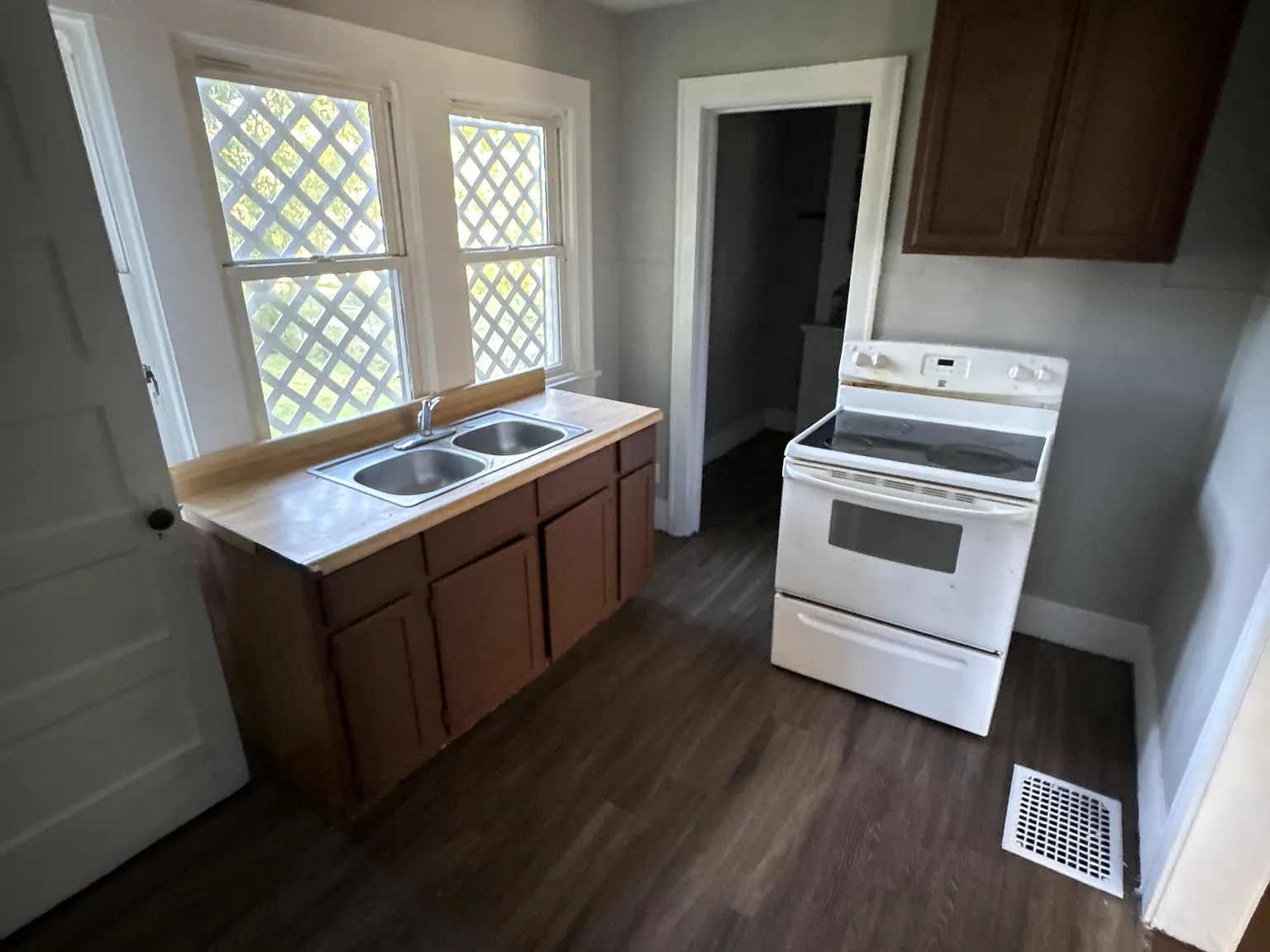 2 bed, 884 sqft, $795 — Photo 2