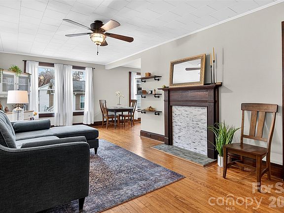 2nd image of 438 Willow Ave