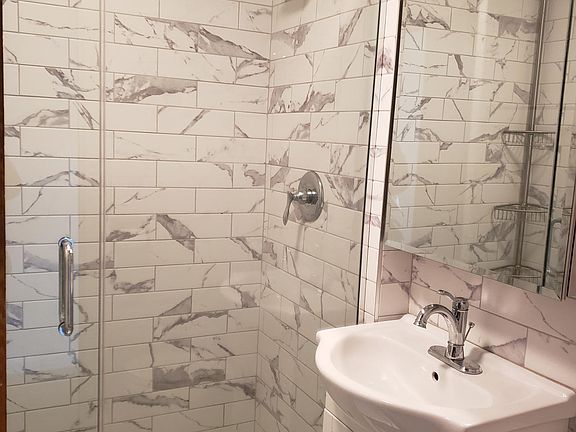 4th image of 3032 N Clifton Ave