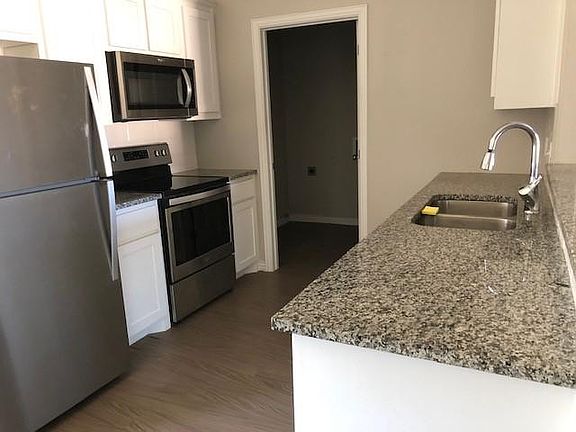 5th image of 807 Darter Ct