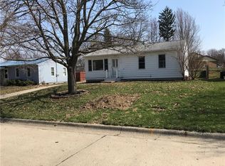 704 E 14th St N, Newton, IA 50208