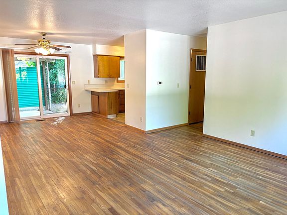 3rd image of 300 Lincoln St APT 3