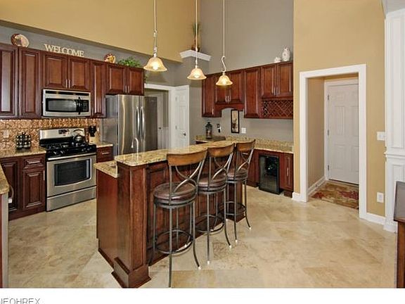 3rd image of 30301 Hilliard Blvd