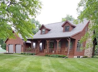 1674 Hill Dr, Dixon, IL 61021