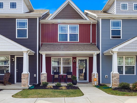2nd image of 212 Woodland Valley Ln