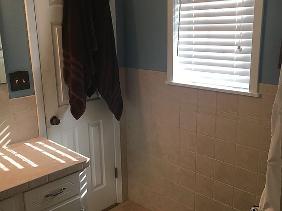 3rd image of 10468 Ingram St