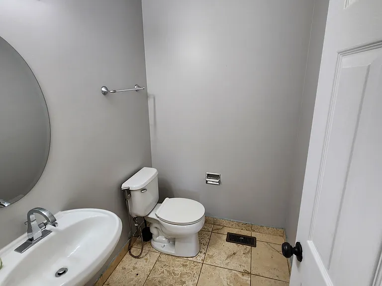 1770 Churchill Ln — Photo 16
