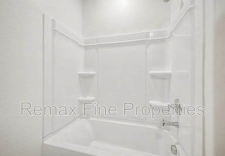 1566 E Fletcher Dr — Photo 23