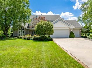 1961 Country Hill Ln, Belvidere, IL 61008