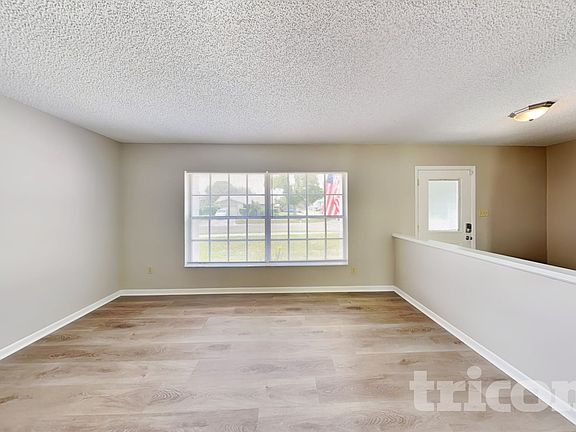 2nd image of 1604 Palm Leaf Dr