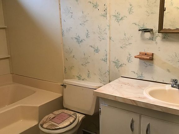 5th image of 49 Burgess Ln