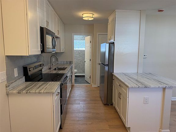 5th image of 3875 Devon Rd #11