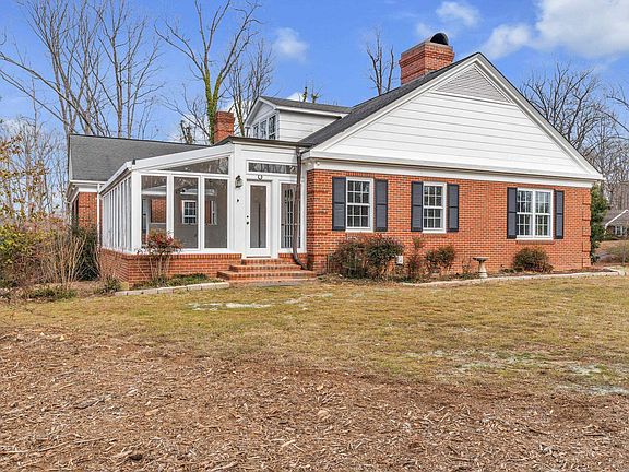 3rd image of 210 Lakewood Dr
