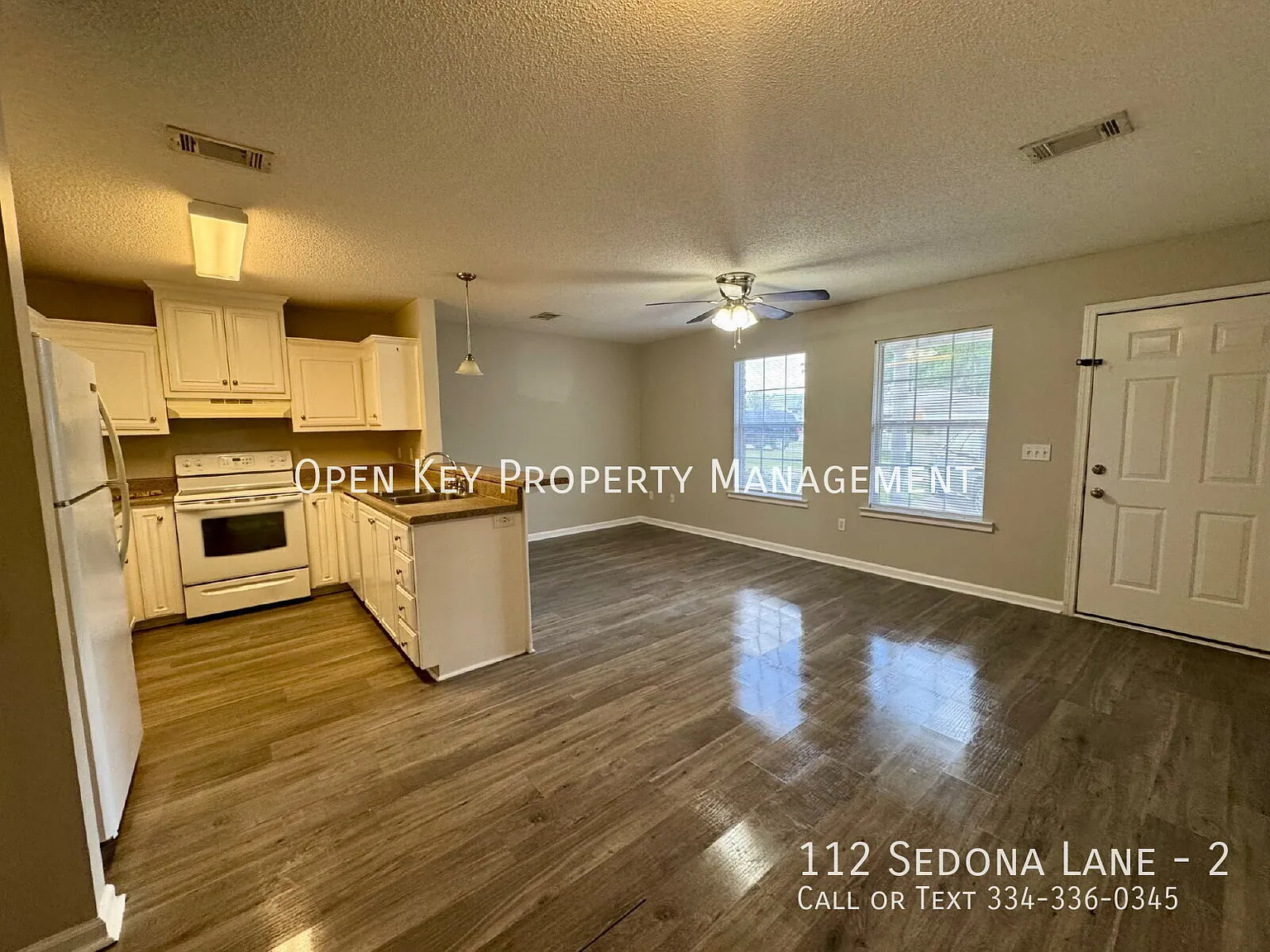 Welcome home to this comfortable 3 bedroom, 2.5 bath townhouse in a convenient, centrally located... — Photo 2