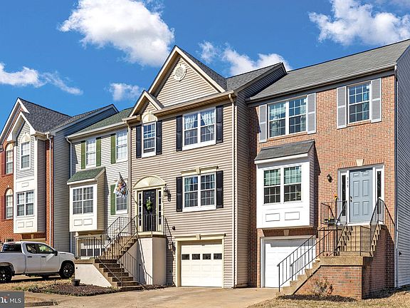 2nd image of 109 Barrows Ct