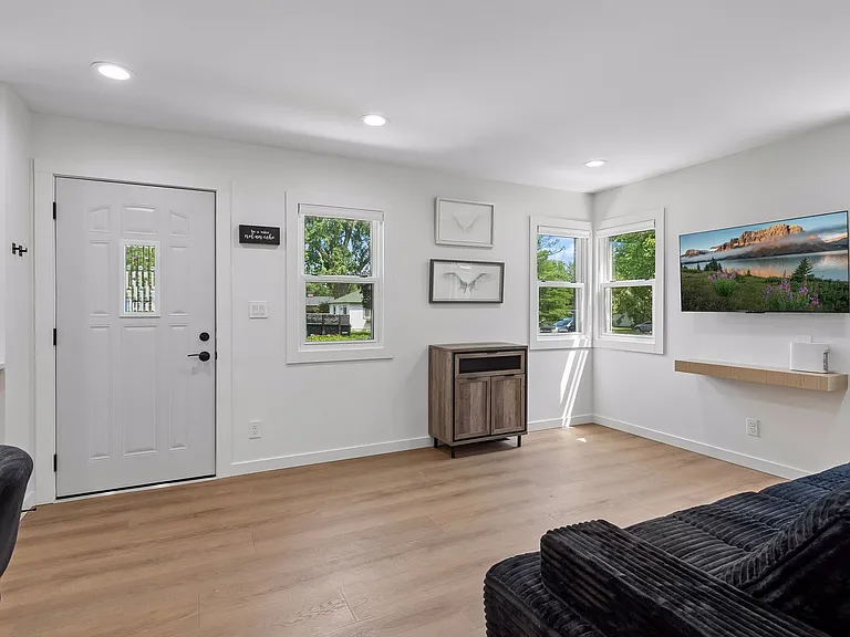 8440 Wentworth Ave S — Photo 4