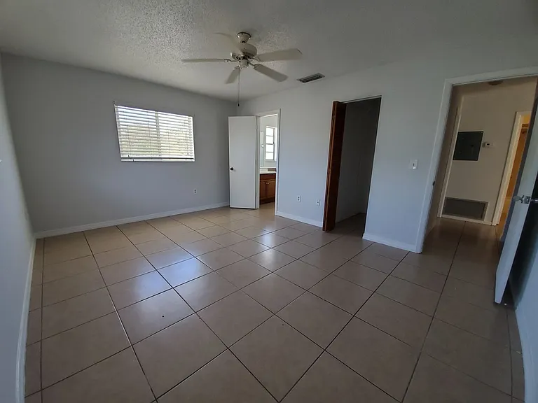 504 Barcelona Avenue — Photo 10