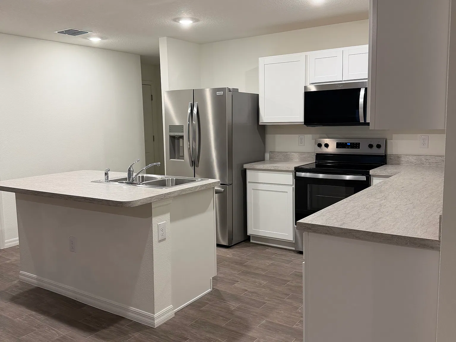 4 bed, 2150 sqft, $2,250 — Photo 2